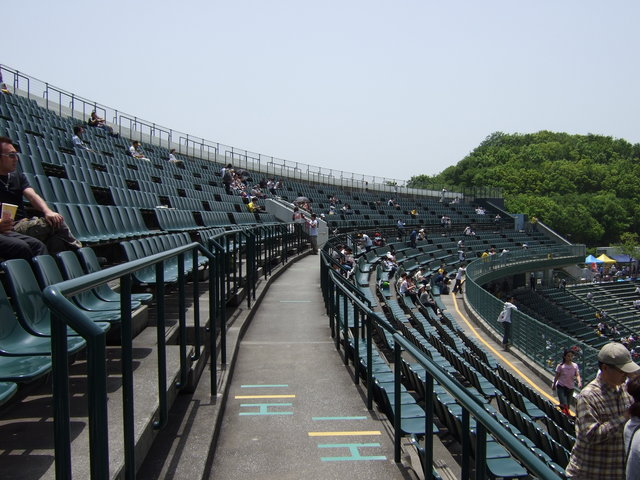 野球場・グリーンスタジアム・観客席の通路の写真の写真
