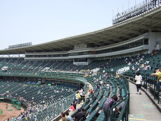 野球場・グリーンスタジアム・特等席の展望レストランはこの位置の写真の写真
