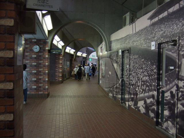 野球場・グリーンスタジアム・球場建物内の廊下の写真の写真