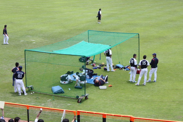 広島市民球場・外野の練習風景の写真の写真