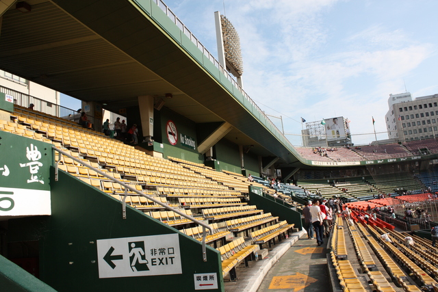 広島市民球場・内野自由席付近の写真の写真