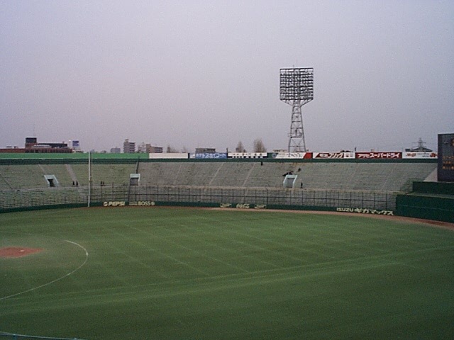 野球場・川崎球場・外野のグラウンドの写真の写真