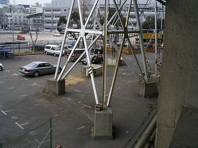 野球場・川崎球場・意外に細い照明塔の根元の写真の写真
