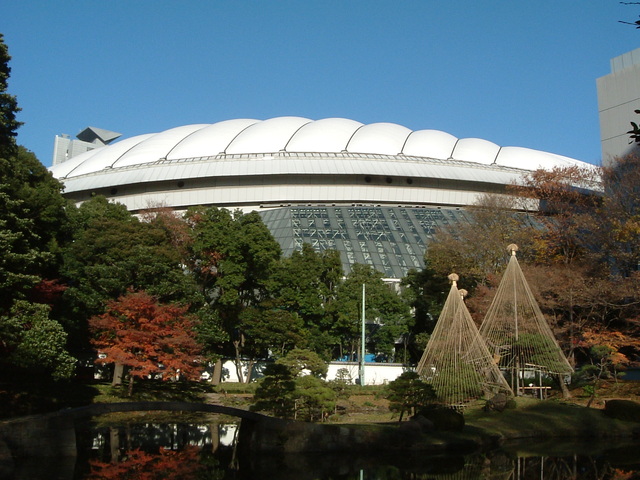 野球場・東京ドーム・白い屋根がよく見えるの写真の写真