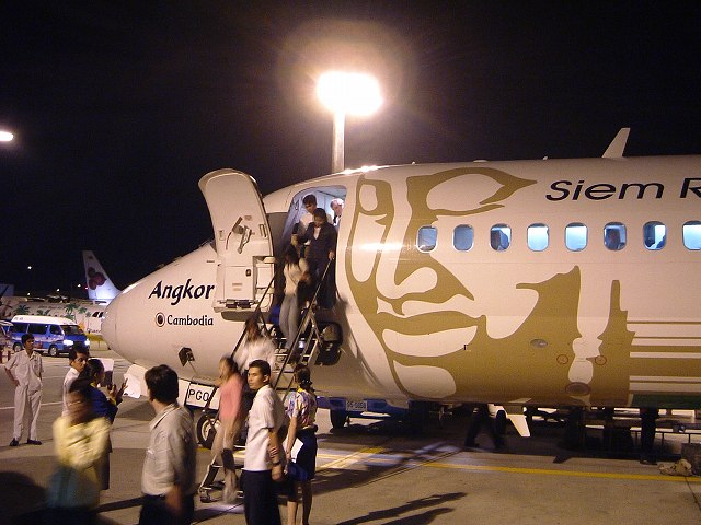 シェムリアップエアウェイズ航空・B717-200 (前方)の写真の写真