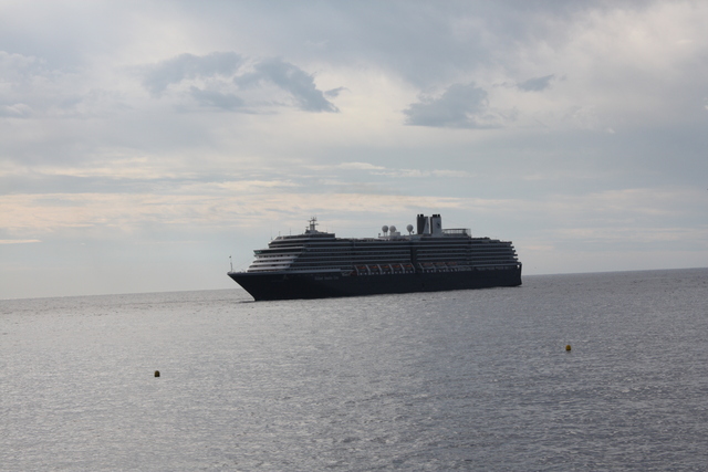 モナコ・大型客船が来航の写真の写真
