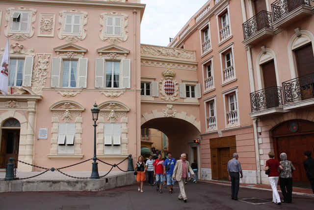 モナコ・宮殿前広場右手方向の写真の写真