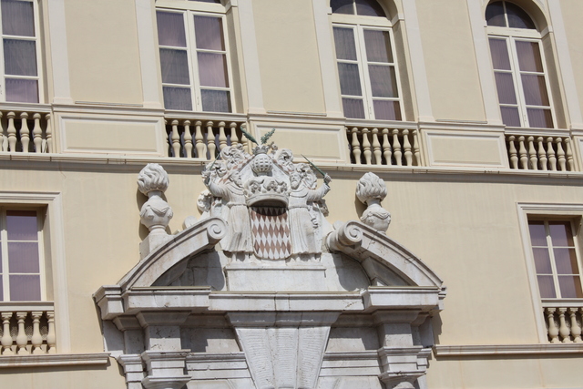 モナコ・大公宮殿のレリーフの写真の写真
