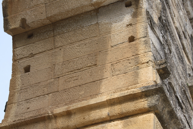 ポン・デュ・ガール・橋脚の石の組み方の写真の写真