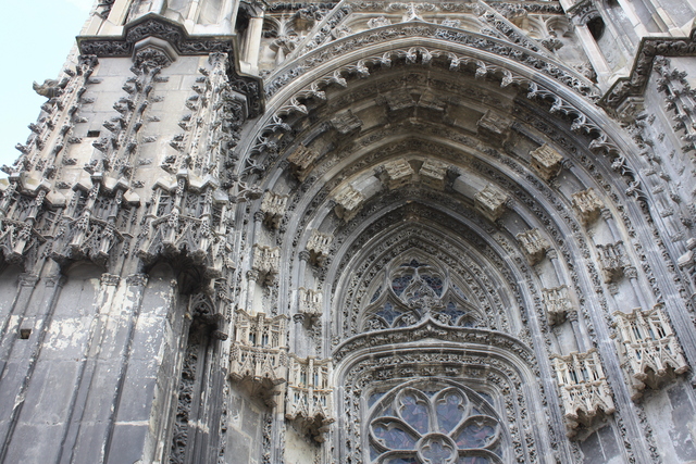 トゥール・サン・ガシアン大聖堂の彫刻の写真の写真