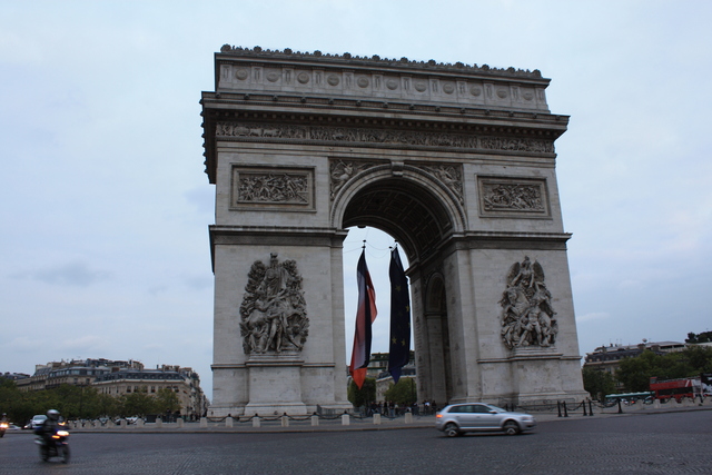 パリ・凱旋門・ポルト・マイヨ広場側の写真の写真