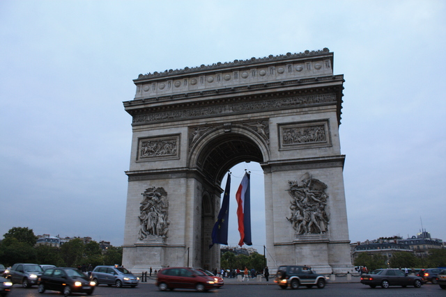パリ・凱旋門・シャンゼリゼ通り側の写真の写真