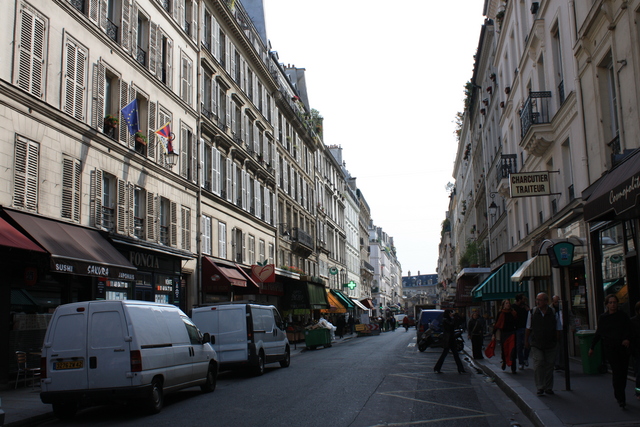 パリ・ランビュート通りとボーブール通りの交差点付近の写真の写真