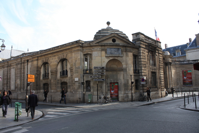 パリ・スービーズ館・フラン・ブルジョワ通りとアルシール通りの交差点の写真の写真