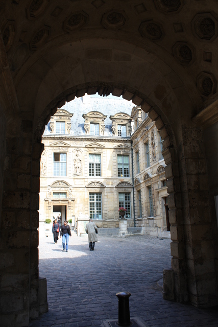 パリ・シュリー館・ヴォージュ広場側出入口の写真の写真