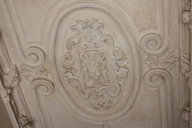 パリ・シュリー館・天井の文様の写真の写真