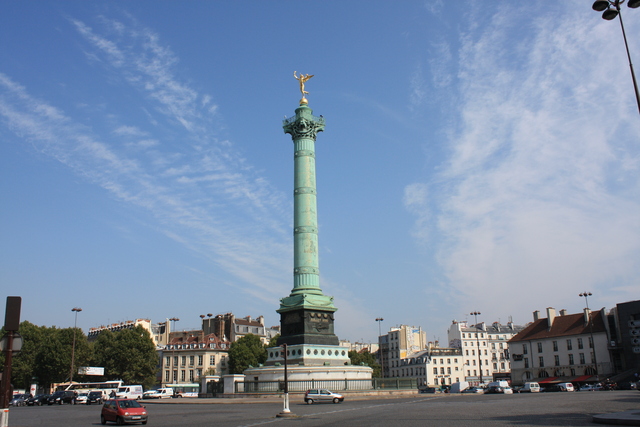 パリ・バスティーユ広場・7月革命記念柱の写真の写真