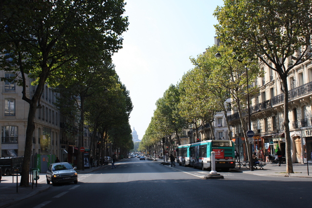 パリ・アンリIV世大通りとレディギエール通りの交差点付近の写真の写真