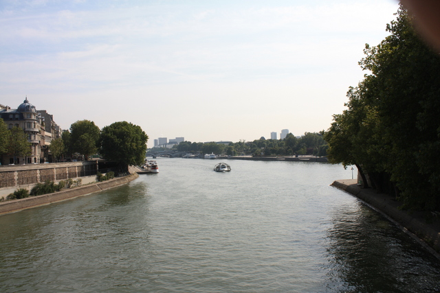 パリ・バリ広場付近のセーヌ川(北側)の写真の写真