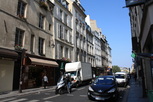 パリ・デュー・ボン通り(南方向)の写真の写真