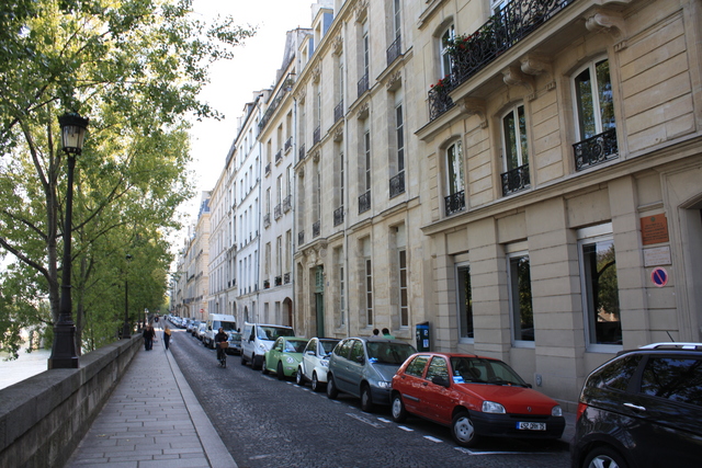 パリ・ブルボン通り沿いの街並み(東方向)の写真の写真
