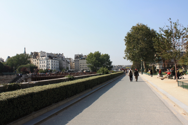 パリ・シャルルマーニュ大帝広場の写真の写真