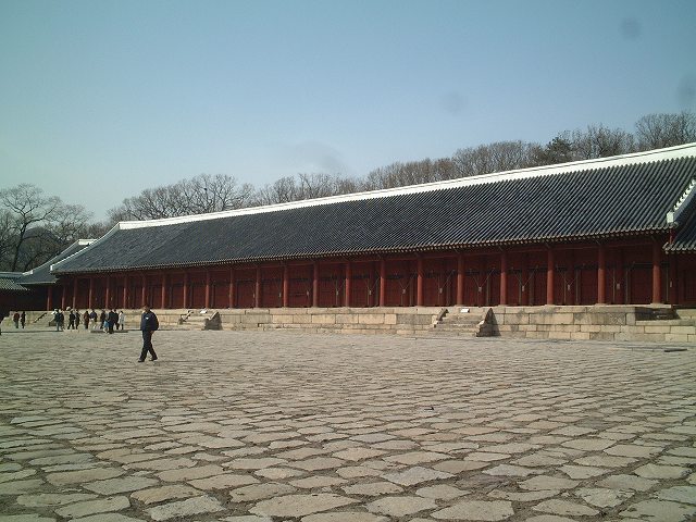 韓国・ソウル・宗廟・別の角度から見る正殿の写真の写真