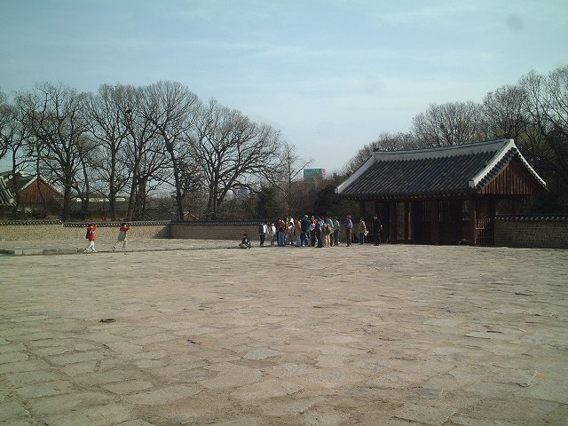 韓国・ソウル・宗廟・永寧殿からみる東門の写真の写真