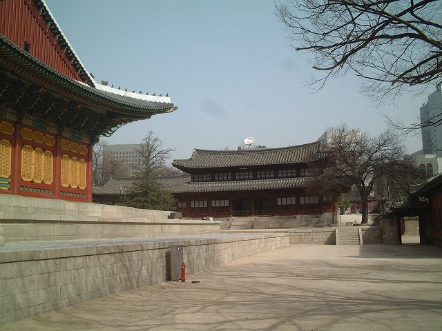 韓国・ソウル・徳寿宮・中和殿から見る昔御堂の写真の写真