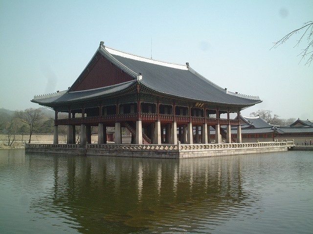 韓国・ソウル・景福宮・池と慶会楼の写真の写真