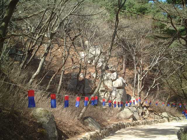 韓国・石窟庵・これも石のドームの石だろうかの写真の写真