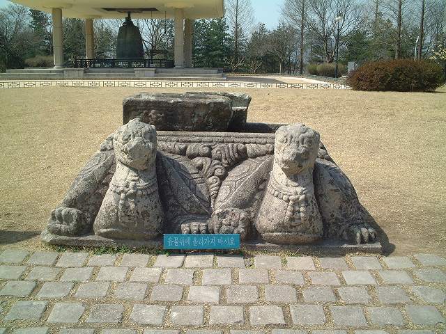 韓国・慶州・国立慶州博物館・崇福寺址の亀趺の写真の写真