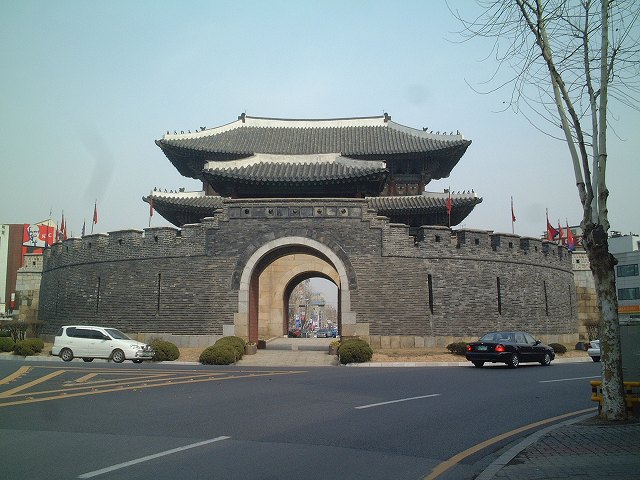 韓国・水原・華城・八達門の写真の写真