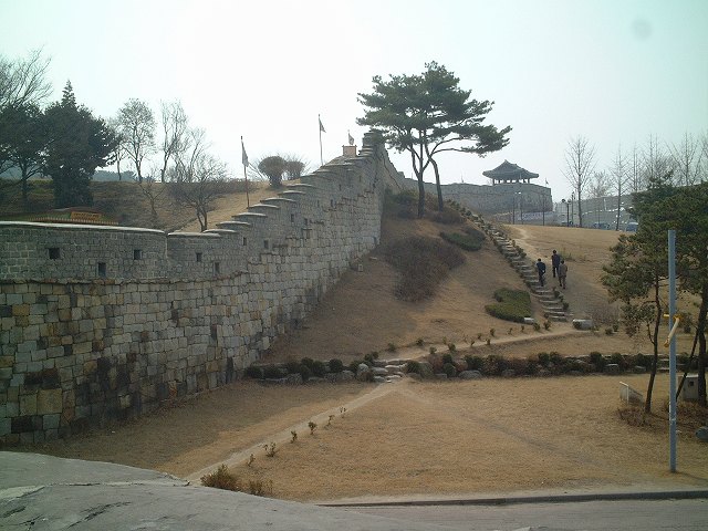 韓国・水原・華城・ 西北空心墩から西北角楼方向を見るの写真の写真