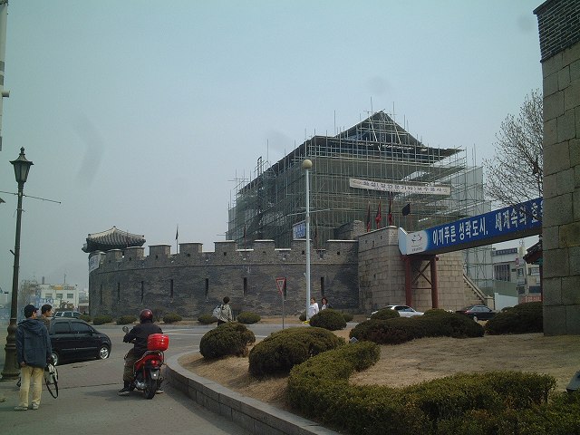 韓国・水原・華城・跡もう少しで長安門の写真の写真