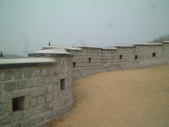韓国・水原・華城・城壁の写真の写真