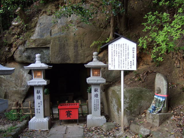 閼伽井古墳の入り口の写真の写真