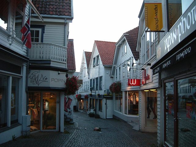 スタバンガー・旧市街の商店街の写真の写真