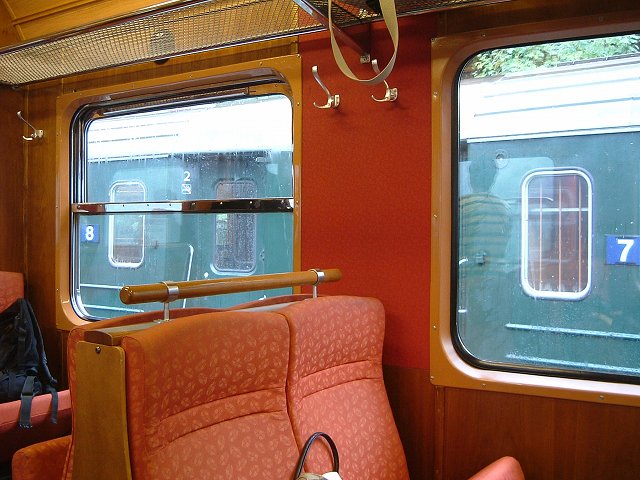 フロム〜(フロム鉄道)〜ミュダール・反対側に列車が到着の写真の写真