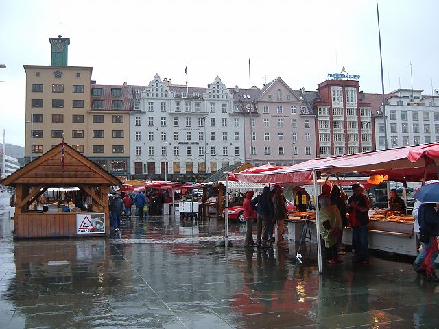 ベルゲン・雨の市場の写真の写真