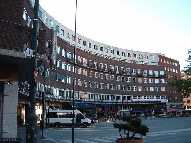 オスロ・フリチョフ・ナンセン広場の東側の回廊の写真の写真