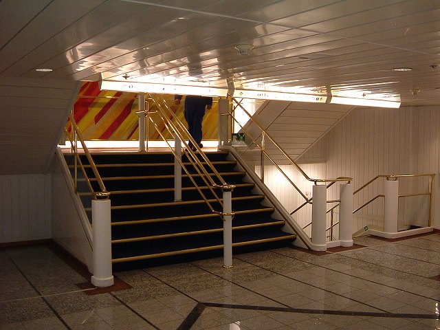 船(DFDS)・船内の階段の写真の写真