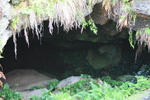 大根島の熔岩隧道の入り口