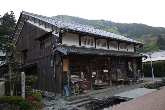 若狭町熊川宿・前川沿いの商店の写真の写真