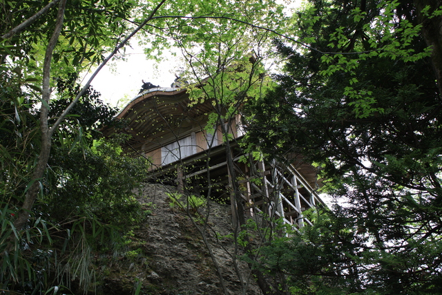 名勝・史跡・三徳山三仏寺・下から見る三徳山地蔵堂の写真の写真