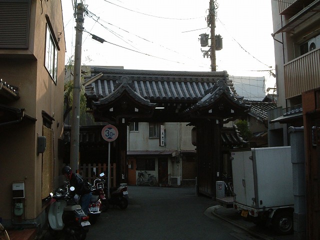 京都・島原・内側から見る大門の写真の写真