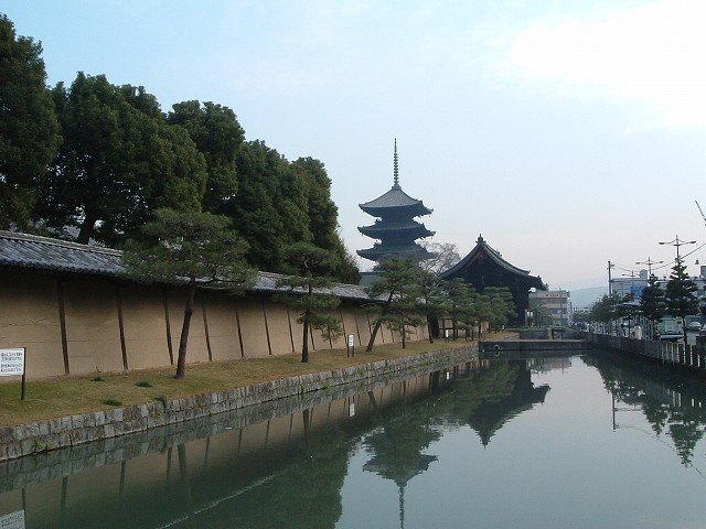 世界遺産・京都・東寺・濠の写真の写真