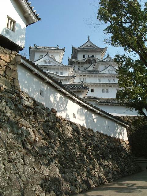世界遺産・特別史跡・姫路城・にの門東方下土塀と天守閣の写真の写真