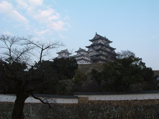 世界遺産・特別史跡・姫路城・山の上にそびえる天守閣の写真の写真