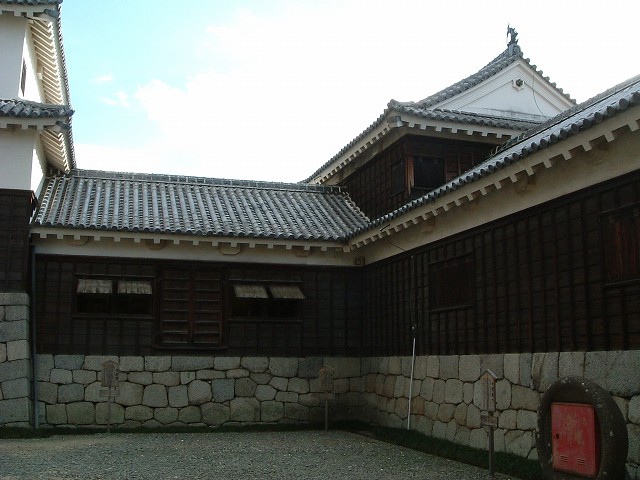 松山・松山城・玄関多聞櫓と十間廊下と南隅櫓の写真の写真